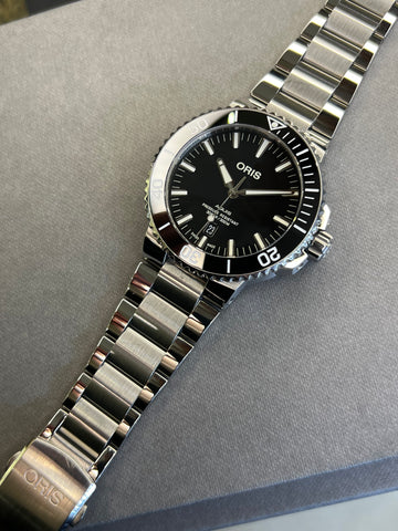 Oris Aquis Date 43.5mm Black (2023 Box & Papers)